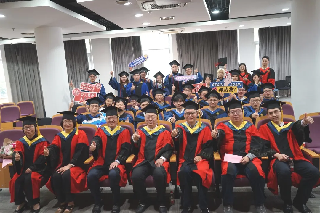 图片1毕业啦.jpg 图片1毕业啦.jpg
