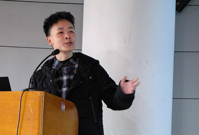 图片3-2021级本科生代表黄军越发言.jpg 图片3-2021级本科生代表黄军越发言.jpg